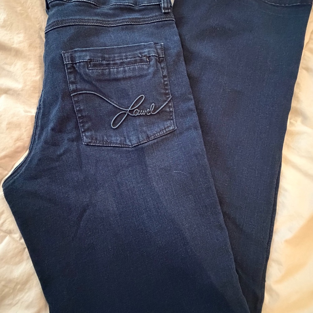 Laurel Dark Blue Jeans with Embroidered Pocket